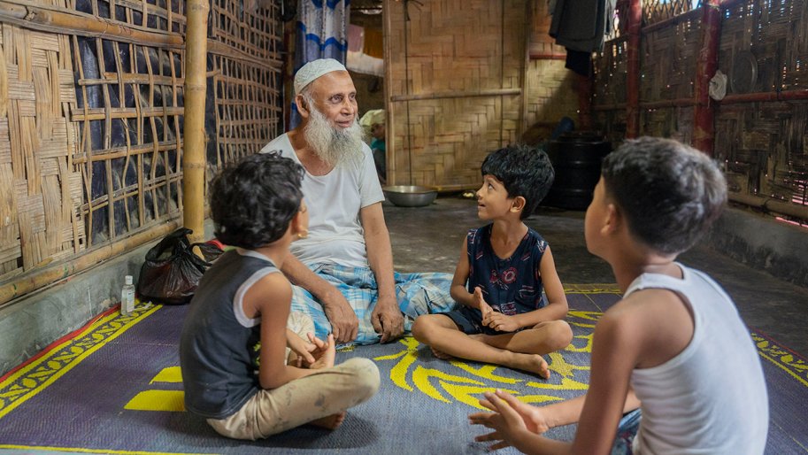 Mohamed Hussein, 65 ans, dans sa maison. Cox’s Bazar, Bangladesh. 29.06.2022