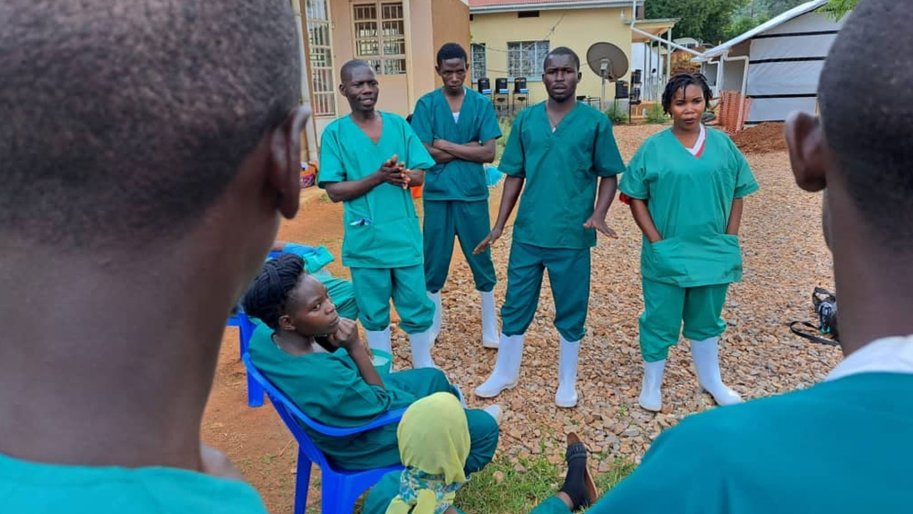 Hygiènistes centre de traitement Ebola  Mubende Novembre 2022, Ouganda
