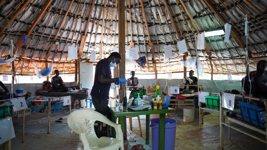 Isolationsstation für Masernpatient:innen im MSF-Spital im Geflüchtetencamp in Bentiu. Südsudan, Juli 2023.