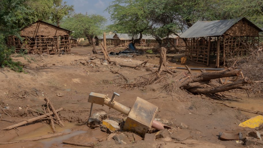 Un puit d'eau détruit par les inondations dans le comté de Garissa