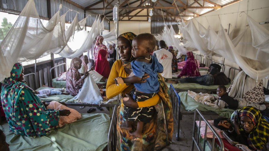 Service pour les patient·e·s atteint·e·s de paludisme au sein de l’hôpital pédiatrique d’El Fasher, soutenu par MSF. Darfour du Nord, Soudan, octobre 2019. 
