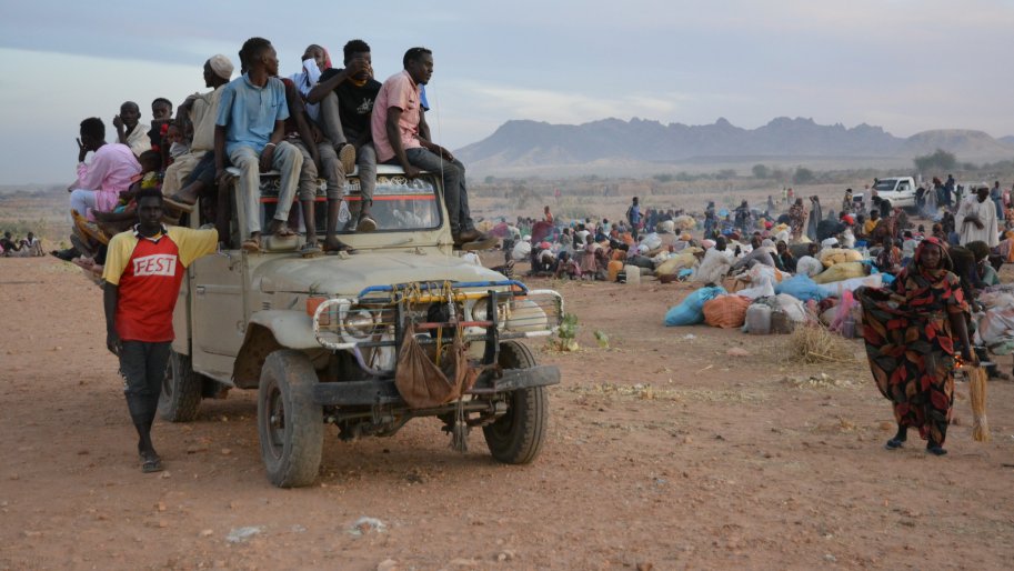 Images du déplacement dans un camp autour de Tawila.