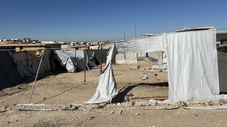 Tentes abandonnées au camp d'Al Hol la veille de sa fermeture définitive.