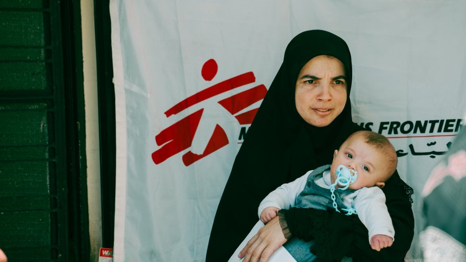 Sur les routes défoncées du sud du Liban, nos équipes se déplacent d’un village à l’autre, tous ravagés par les bombardements israéliens ; cette fois-ci, à Jebshit, les familles rentrent chez elles sous le couvert d’un « cessez-le-feu temporaire » fragile.