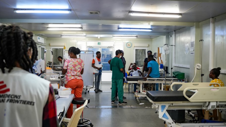 Le 1er juin, MSF a décidé de rouvrir le service des urgences de son hôpital à Cité du Soleil, ainsi que l'unité chargée de prendre en charge les victimes de violences sexuelles