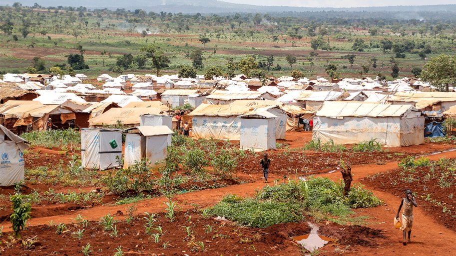 Le camp de Nyarugusu, où MSF gère une unité de stabilisation équipée de 40 lits et trois cliniques spécialisées dans le traitement du paludisme.
