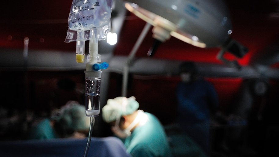 Le matériel chirurgical est limité depuis des années dans la Ghouta orientale assiégée. Image d’archive, Syrie 2013.