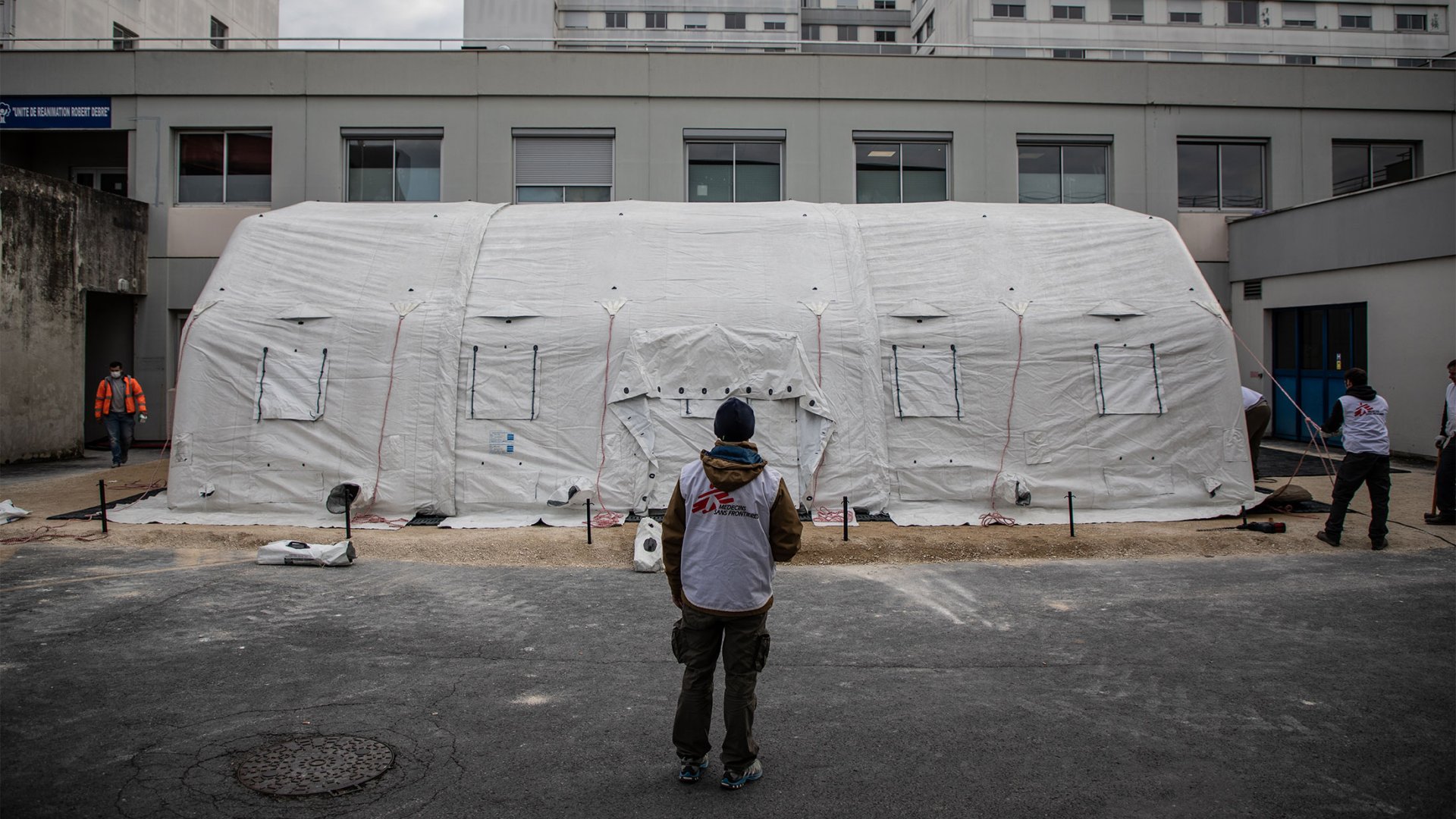 La structure sous tente gonflable installé par MSF dans le CHU de la ville de Reims.
