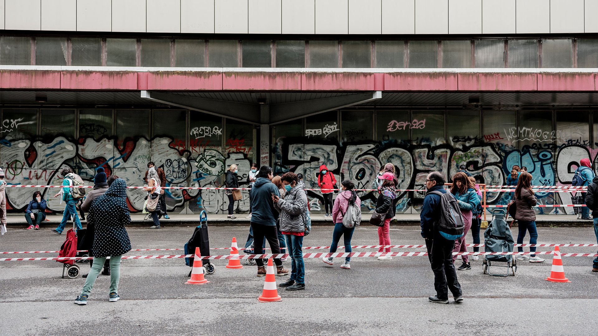 Distribution de nourriture à Genève, Suisse le samedi 2 mai 2020.