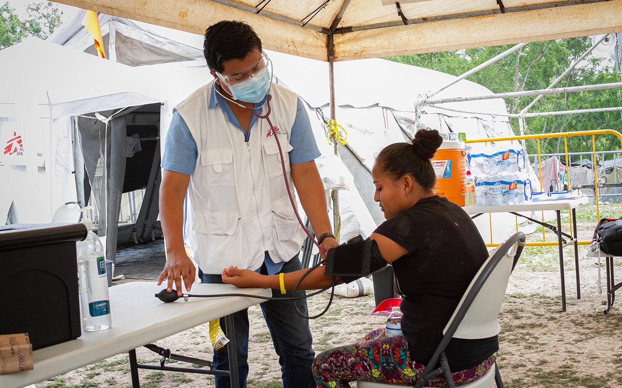 9. April 2020, Matamoros, Mexiko: Ärzte ohne Grenzen passt die Hilfsaktivitäten laufend an die neue Situation an, um die Migranten und Asylsuchenden zu unterstützen. Diese haben kaum Möglichkeiten, sich vor Covid-19 zu schützen. 