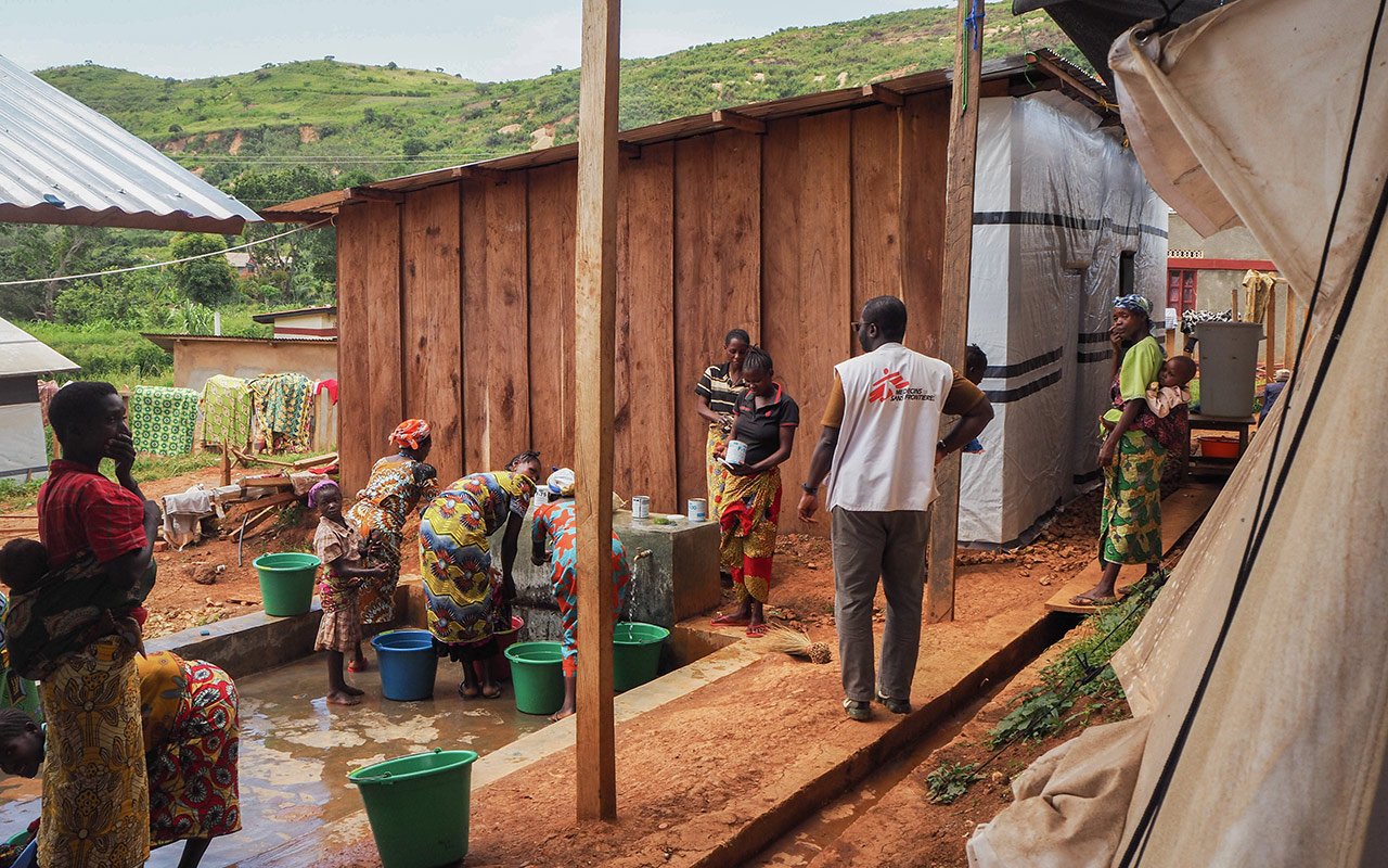 Wasserstelle in einem Vertriebenenlager in Djugu, Provinz Ituri. 20. Mai 2020