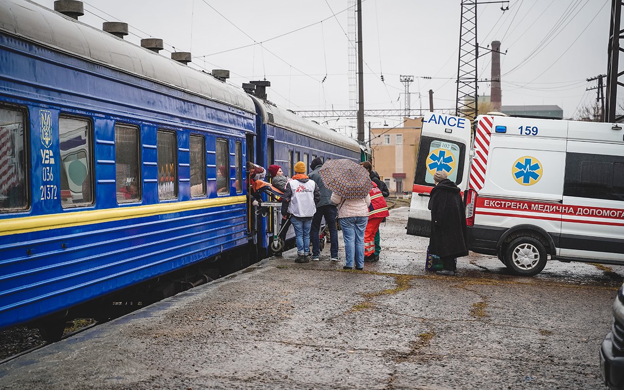 Arrivée du train médicalisé à Lviv.