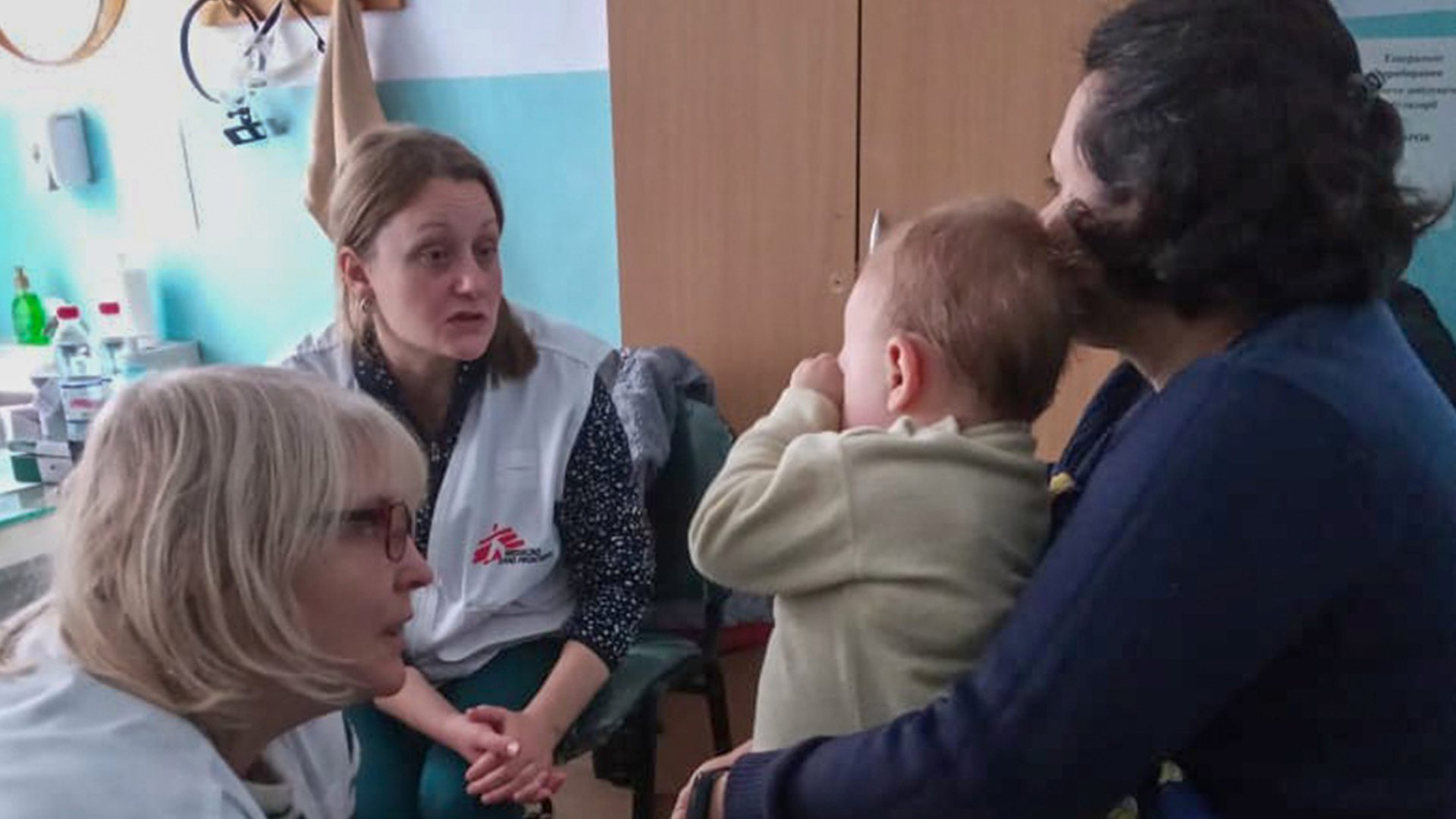 Sprechstunde in der Nähe von Cherson. 28. November 2022, Ukraine.