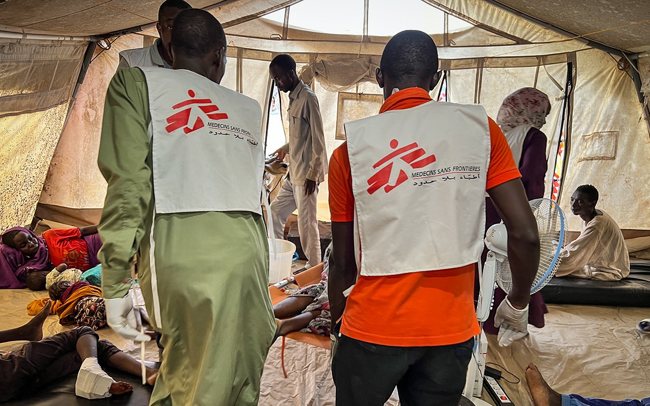 Während die Gewalt in West-Darfur wütet, kommen die Verwundeten in Wellen in der mobilen Klinik in Adré im Tschad an der Grenze zum Sudan. Sudan/Tschad, 16. Juni 2023.
