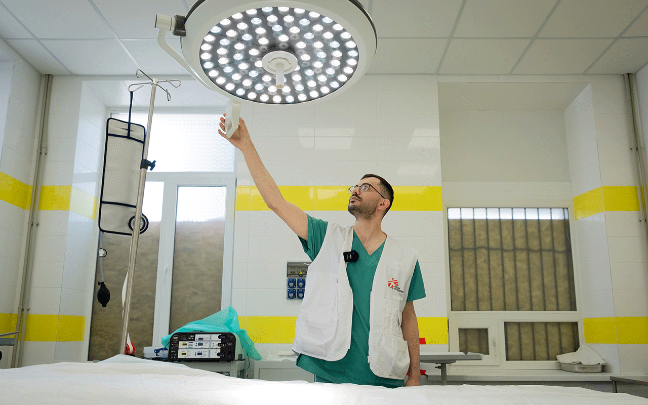 Le Dr Khassan El-Kafarna, responsable des activités du service des urgences de MSF, à l'hôpital de Kostiantynivka, en Ukraine.