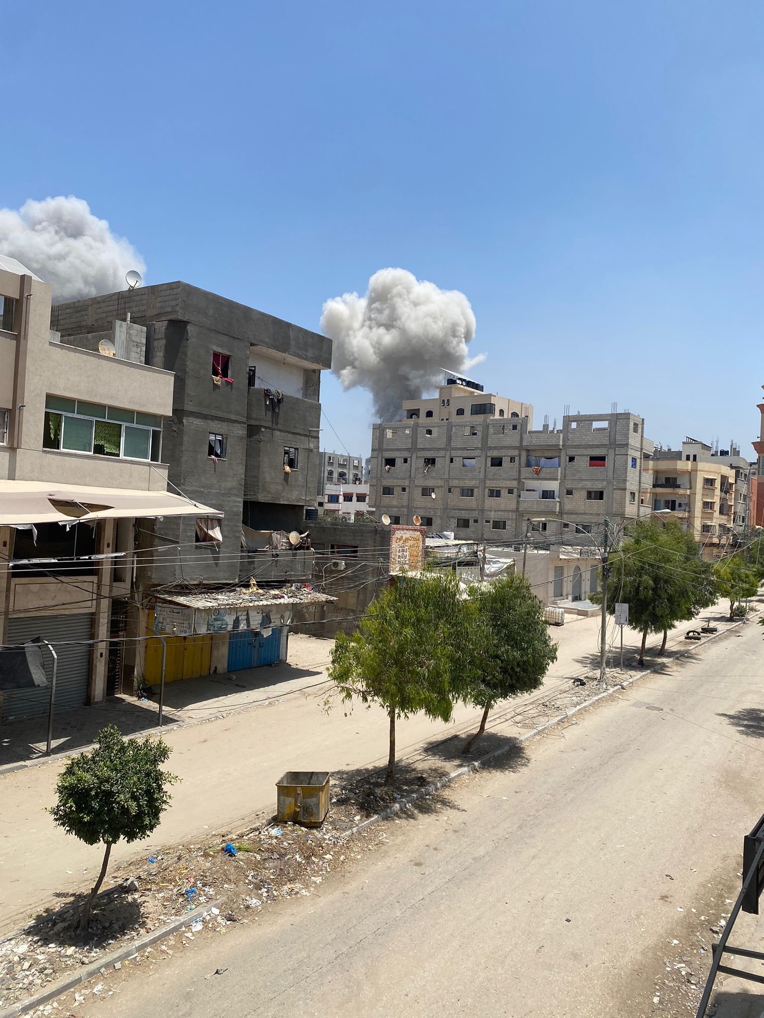 Le camp de réfugié·e·s d’Al-Nuseirat, dans le centre de la bande de Gaza, touché par des bombardements israéliens le samedi 8 juin 2024. 
