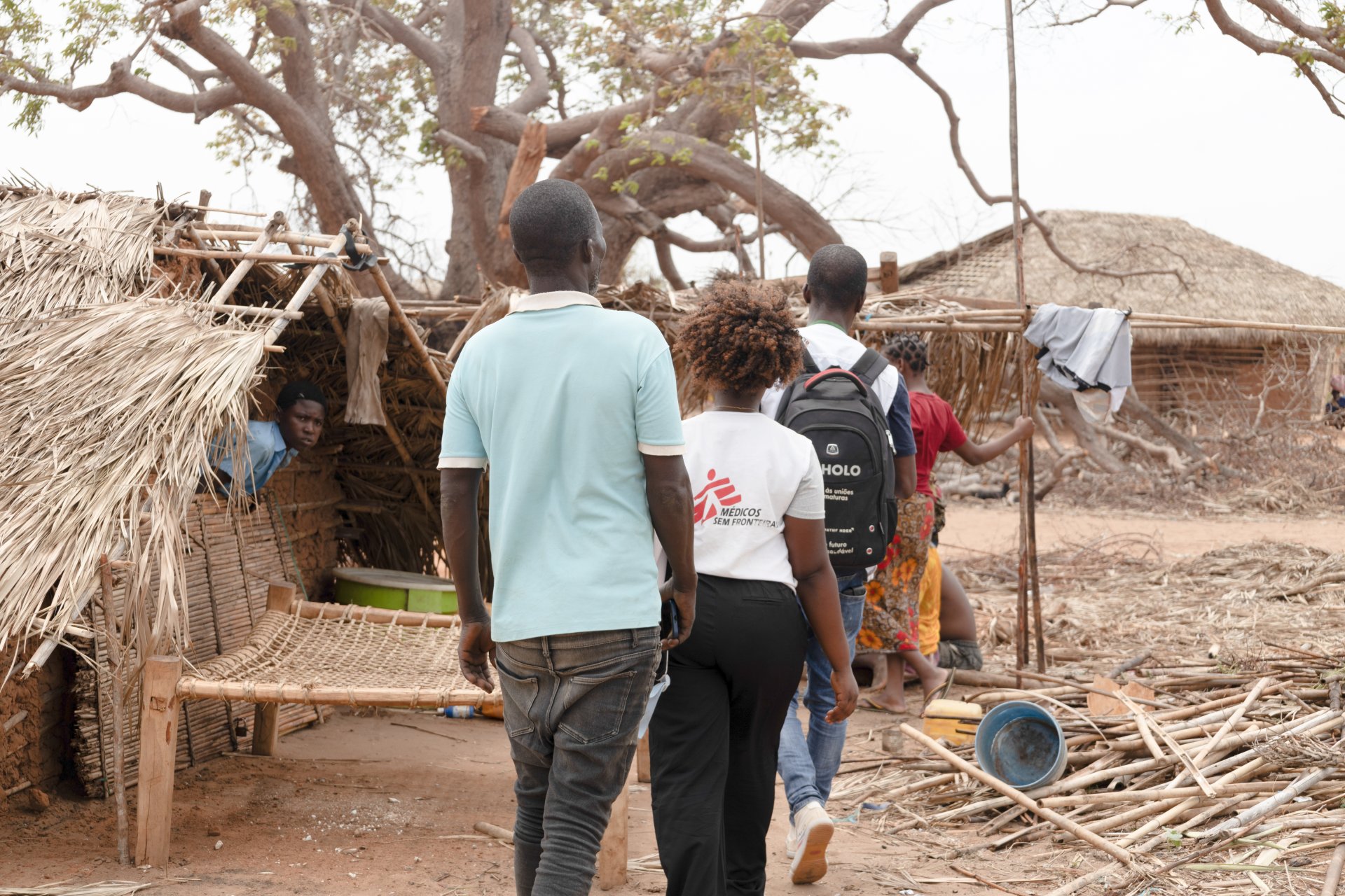 Une de nos équipes fournit un soutien psychosocial et réalise des activités de promotion de la santé en faveur des personnes sinistrées par le cyclone. Communauté de Nanguassi, district de Mecufi, Cabo Delgado.