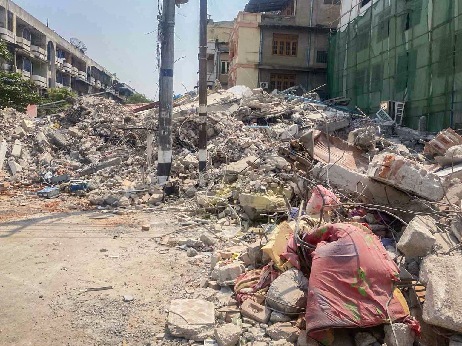 Nelle prime ore dopo un terremoto è fondamentale poter inviare team per valutare la situazione, intervenire dal punto di vista medico-chirurgico e fornire cure salvavita alle persone ferite. 