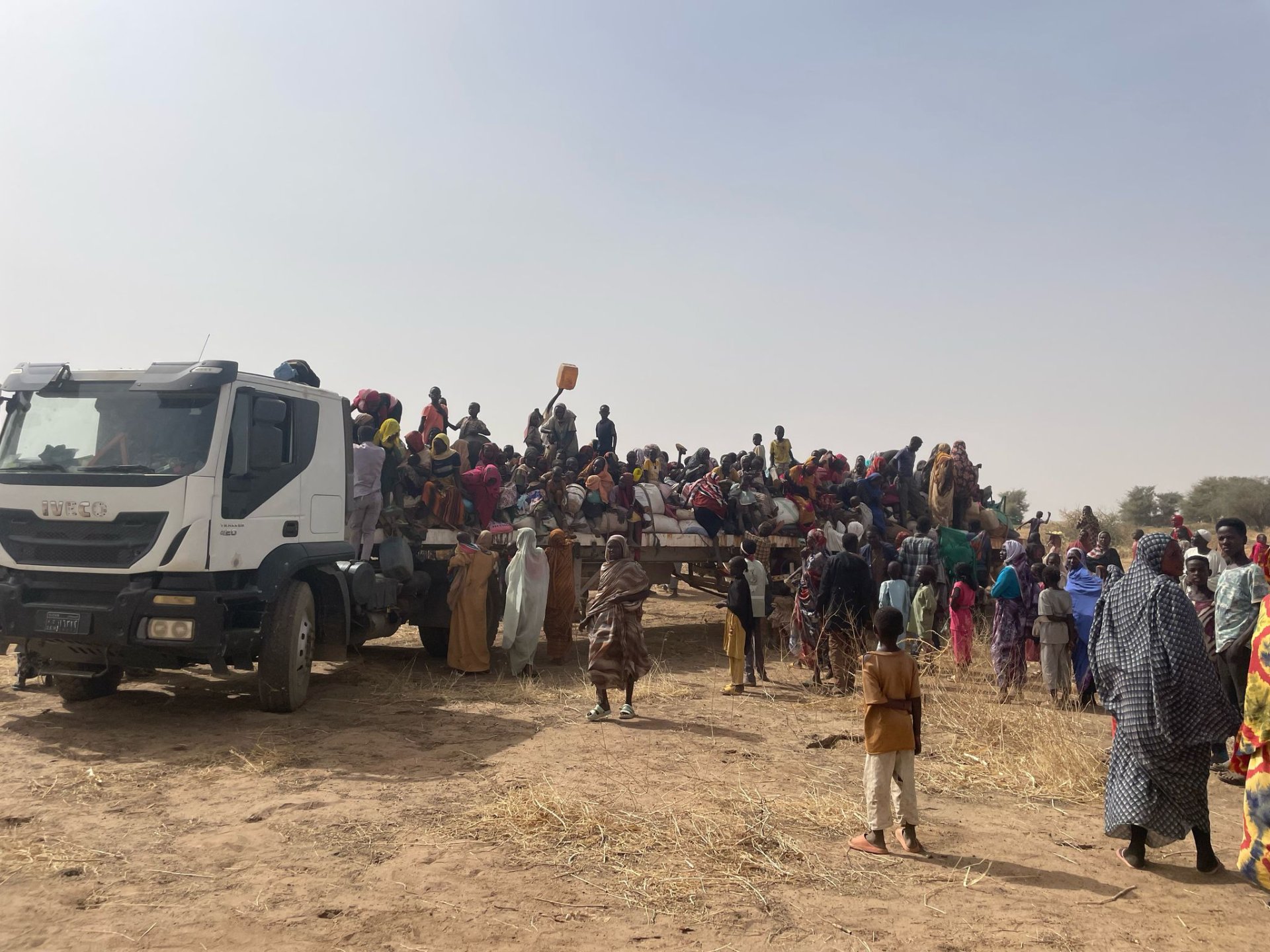 Tausende sind aus dem Camp Samsam geflohen und in Tawila eingetroffen. Unsere Teams haben dort einen Gesundheitsposten eingerichtet, um medizinische Nothilfe zu leisten.