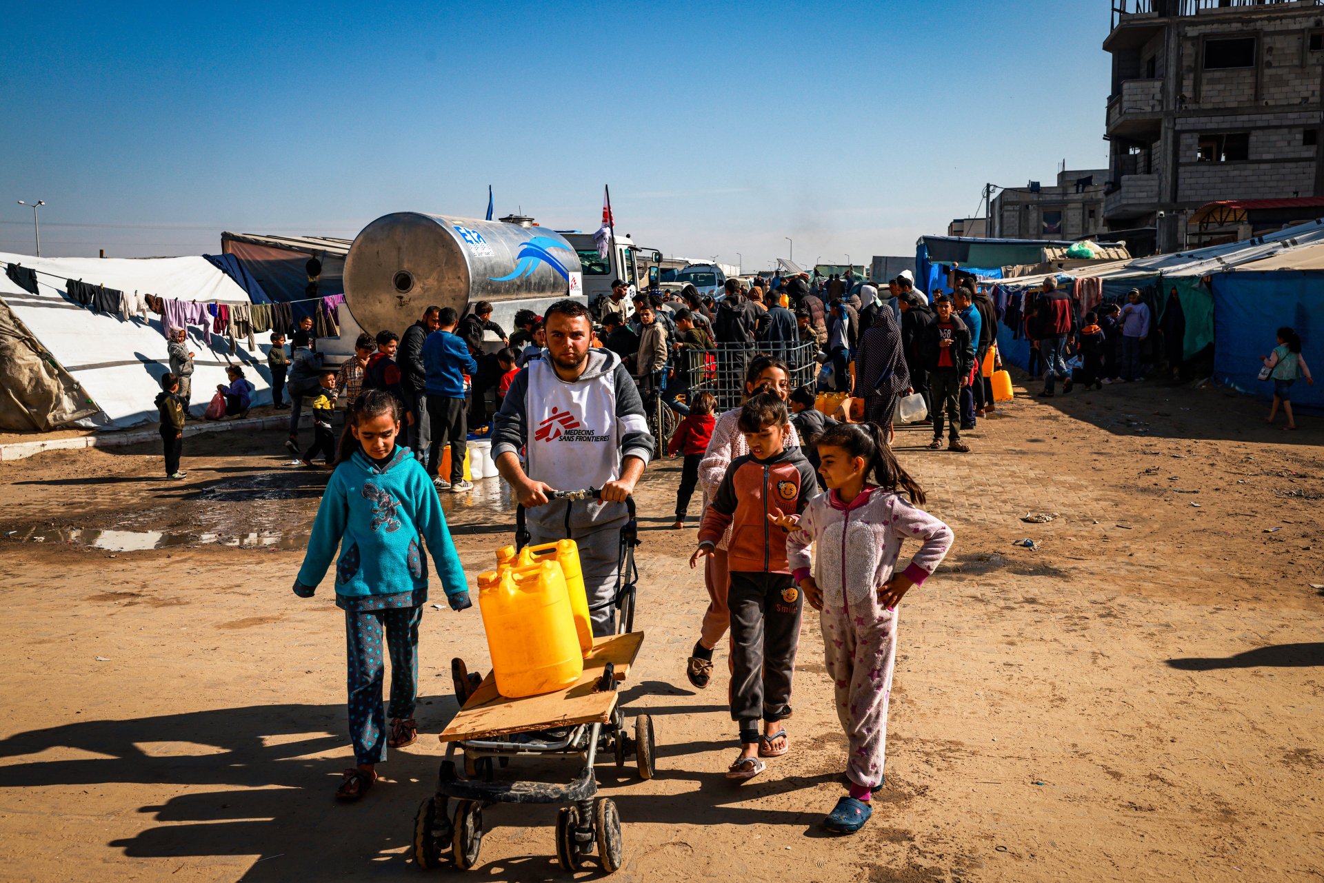 Distribuzione di aqua in Gaza
