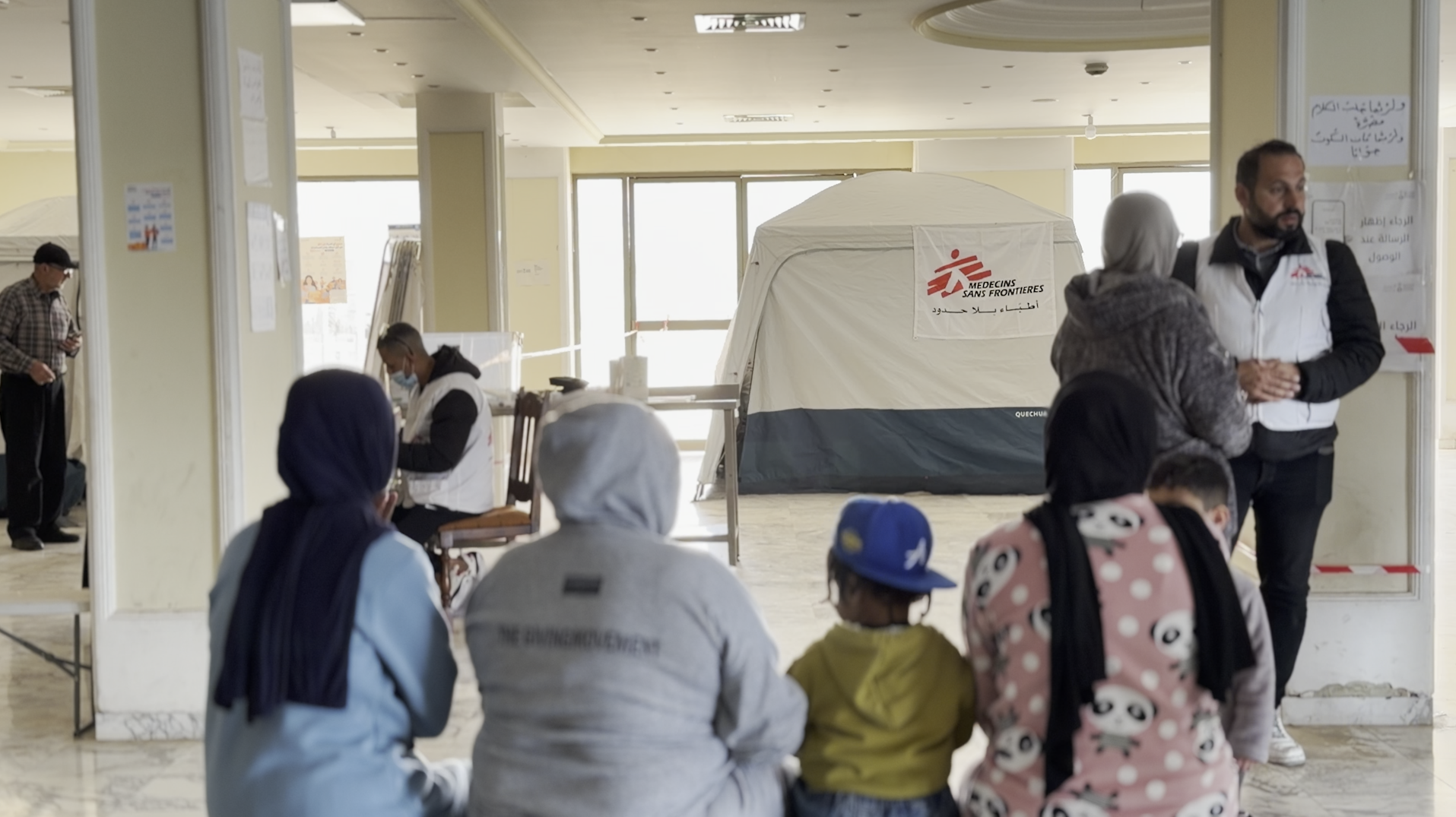 Partout au Liban, nos équipes se sont mobilisées pour rapprocher les soins médicaux essentiels des personnes déplacées par la guerre. Nos unités médicales mobiles se déplacent pour venir en aide aux communautés dans le besoin dans la ville de Saïda, au sud du pays, ainsi que dans le Mont-Liban, à Beyrouth, dans la Bekaa et dans le nord.