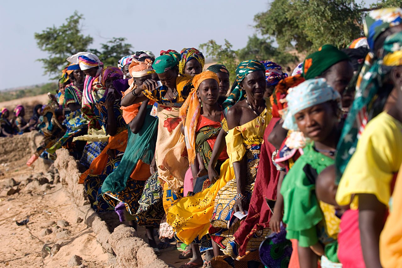 Campagne de distribution de Plumpy'nut dans la région de Maradi, Alfari, Niger, juin 2008.