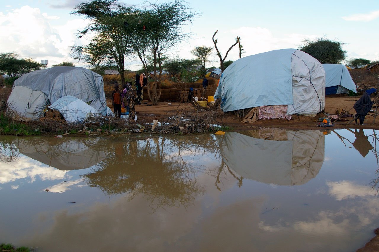 La surpopulation pousse les nouveaux arrivants à s’installer dans des zones inondables. Dagahaley, Kenya. 2009.