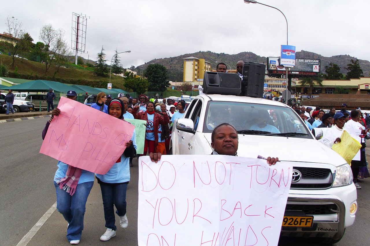 500 manifestants, dont les équipes MSF, appellent les pays donateurs à continuer de financer le fonds mondial. Mbabane, Swaziland.