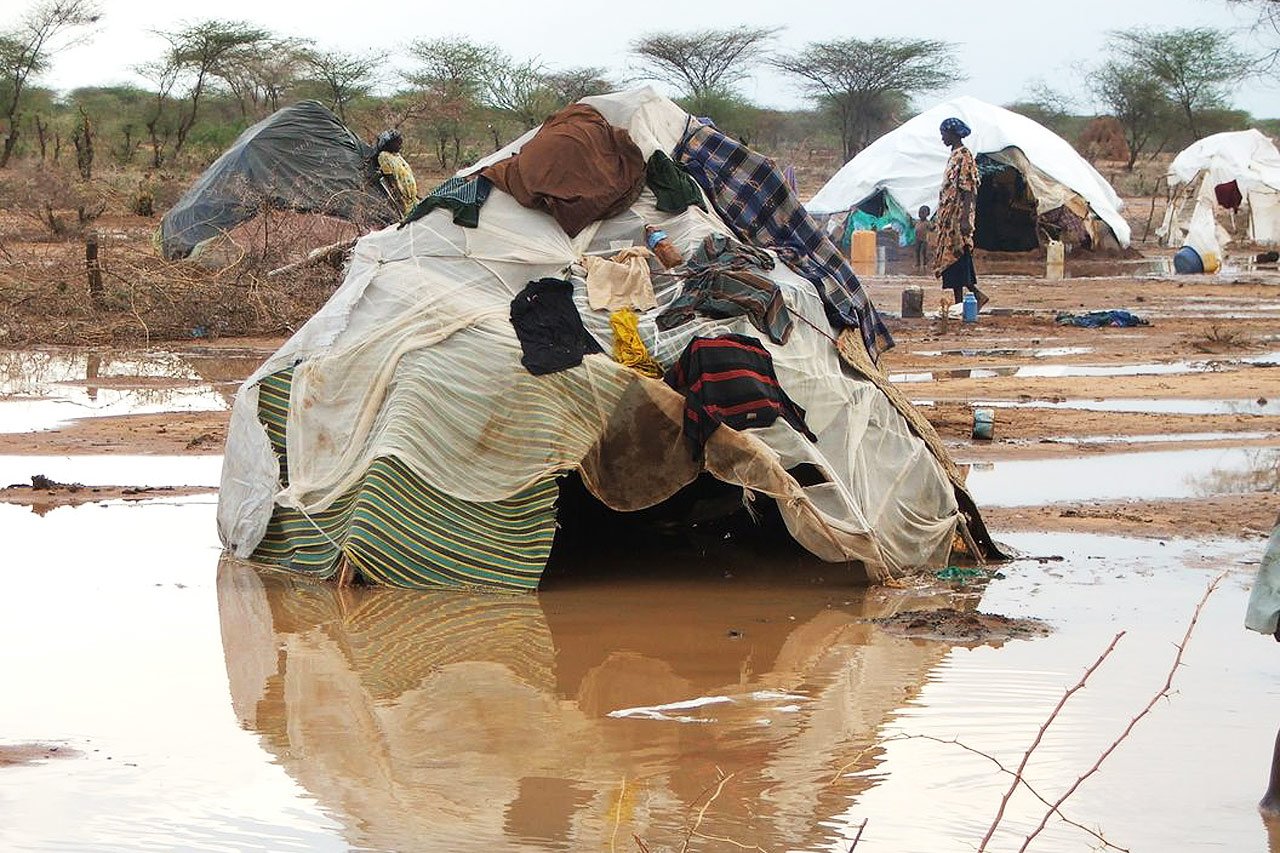 Camp de Dagahaley, saison des pluies: 700 familles attendant d'être relogées survivent sans latrines et eau propre et dépendent des donations. Dadaab, Kenya, 11.11.2010