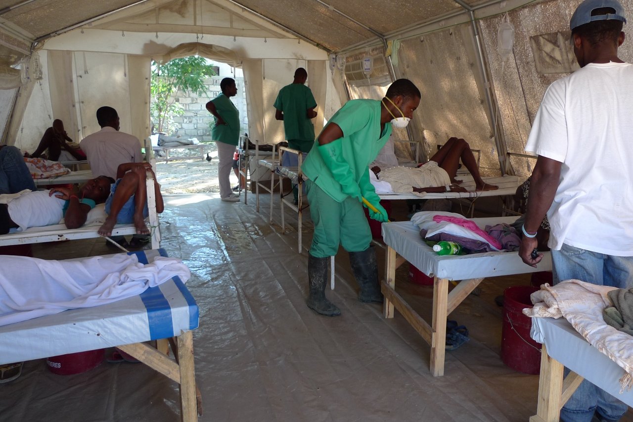 Dans le centre de traitement du choléra (CTC) de MSF à Tabarre en Haîti. 19 novembre 2010.