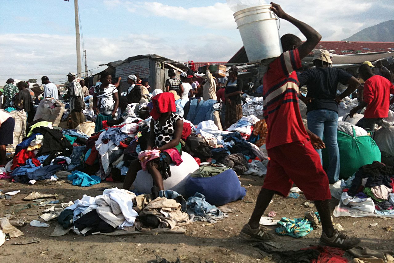 Deux mois après le début de l'épidémie, près de 2 000 patients se présentent chaque jour dans les structures de traitement du choléra gérées ou soutenues par MSF.