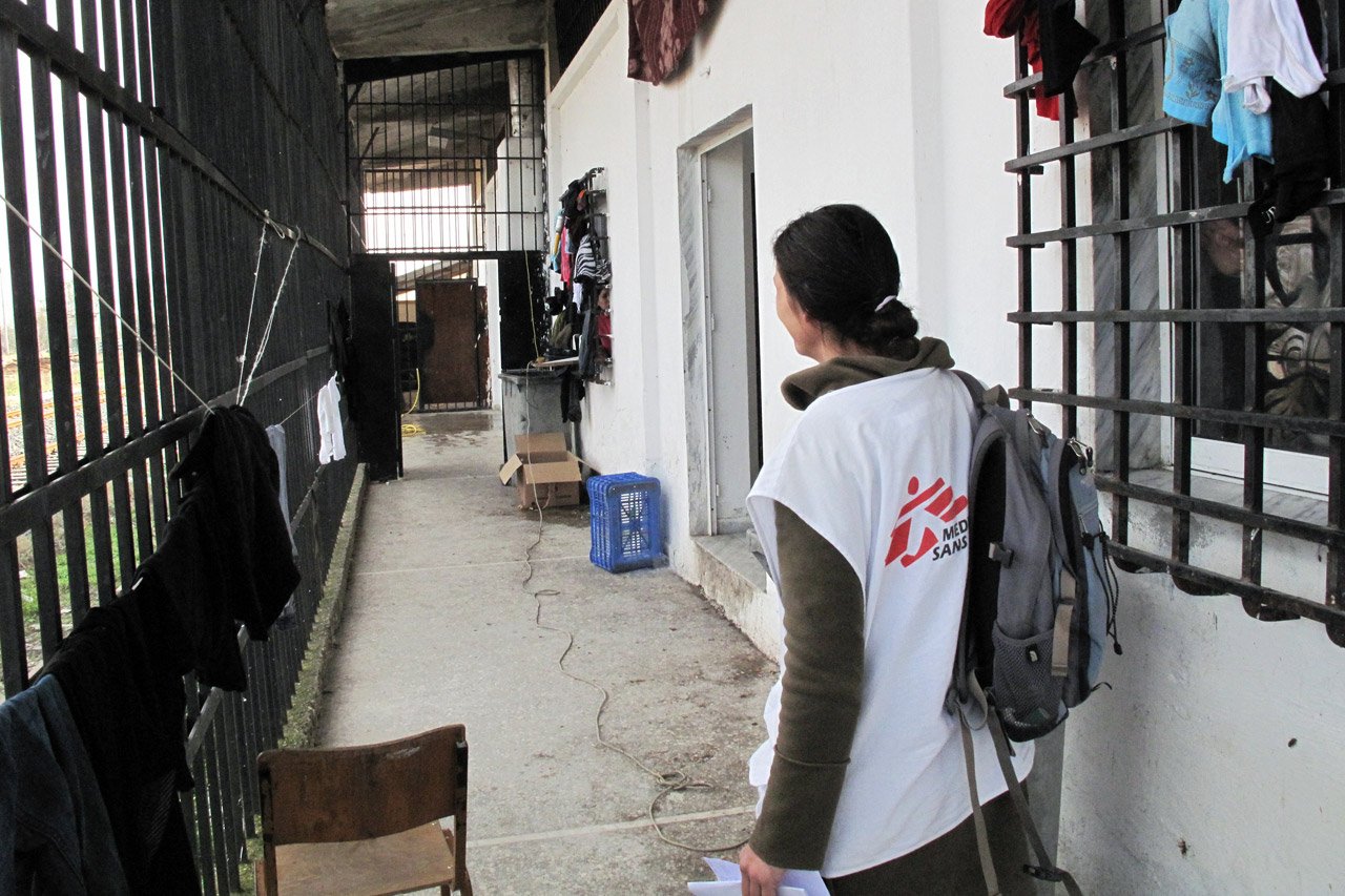 Un coordinateur MSF visite les cellules d'un poste de police à Tychero dans la région d'Evros - Décembre 2010
