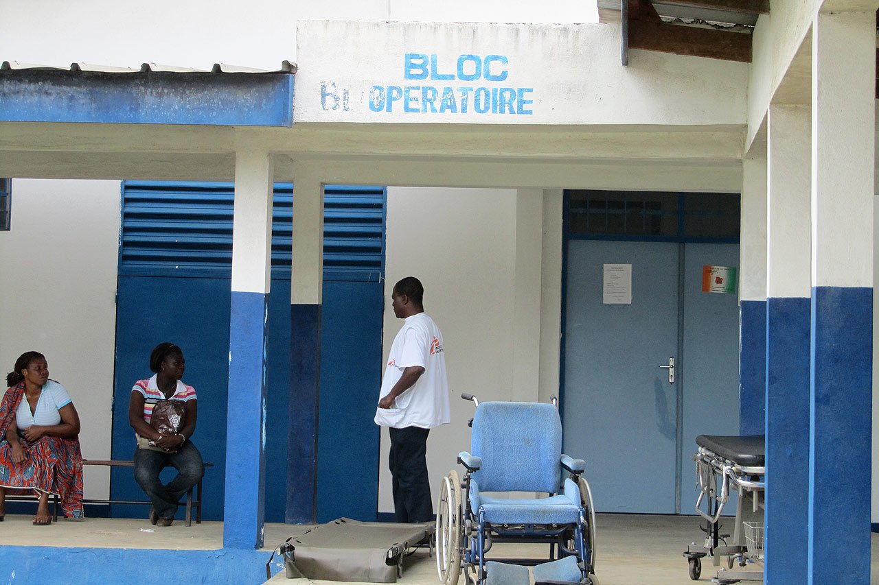 Hôpital d’Attie : l’équipe MSF est a pied à pied d’œuvre «pour faire de la chirurgie de guerre dans une zone de guerre»