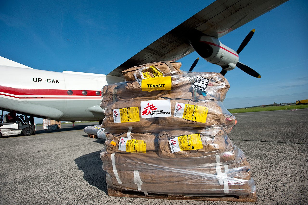 Des avions-cargos sont chargés à l’aéroport d’Ostende en Belgique pour apporter du matériel logistique et médical à Mogadiscio.