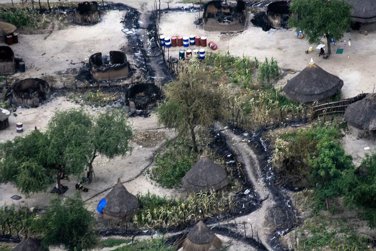 Les infrastructures MSF après avoir été pillé et brûlé lors d’un raid sur le village de Pieri. Des centaines de personnes sont mortes, y compris au moins un membre d’MSF. 