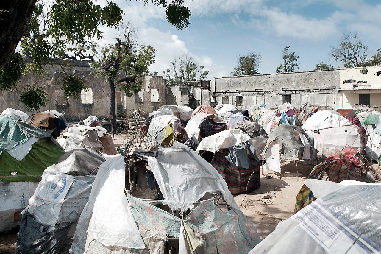 Les restes des maisons du quartier de Hodan, après le retrait des islamistes shebab. Personne n'y habite, à part des déplacés qui ont fui la sécheresse et la violence.