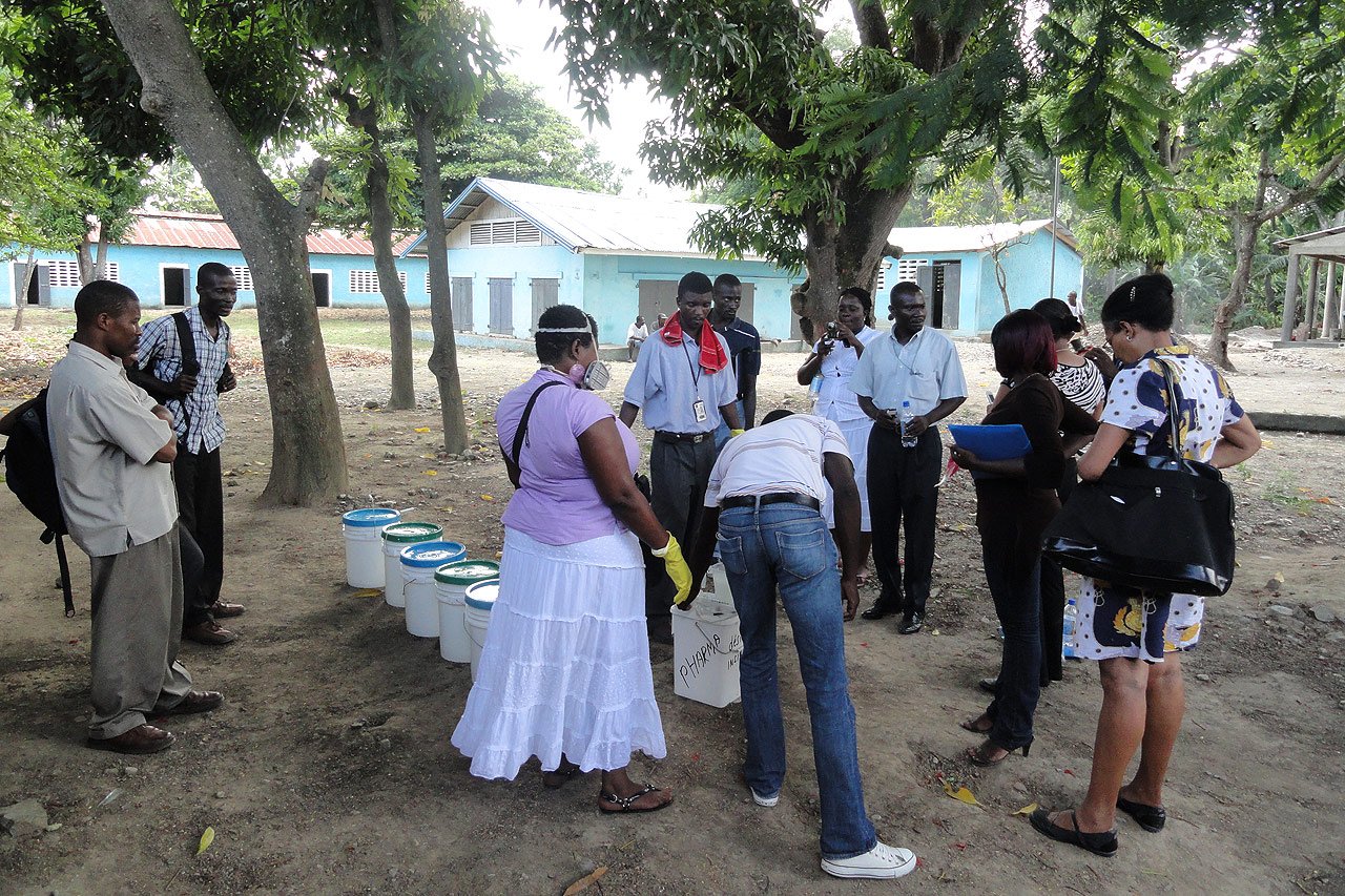 Cap-Haïtien: formation du personnel de santé haïtien sur la prise en charge du choléra par des équipes de MSF.