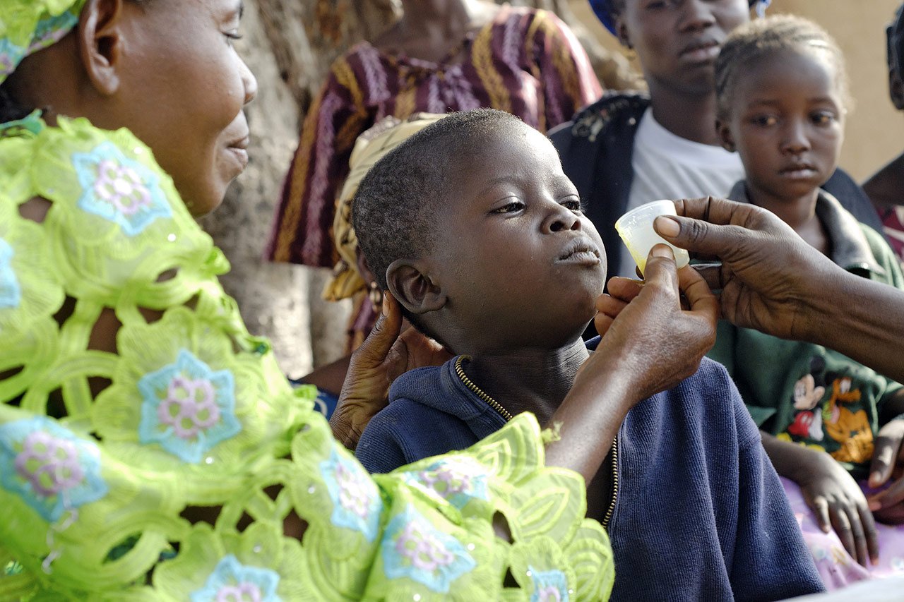 Les nouveaux traitements contre le paludisme peinent à être introduits en Afrique. Le projet pilote visant à subventionner ces médicaments dans huit pays n’a pas produit les résultats escomptés.