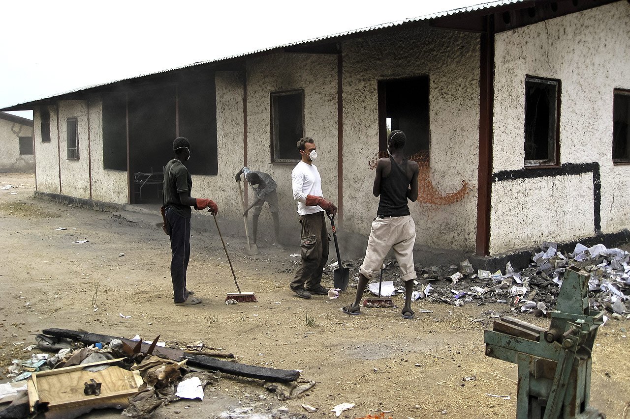 MSF est extrêmement préoccupée par l’état de santé et les conditions dans lesquels vivent les civils forcés de fuir les affrontements ou par peur d’une nouvelle attaque.