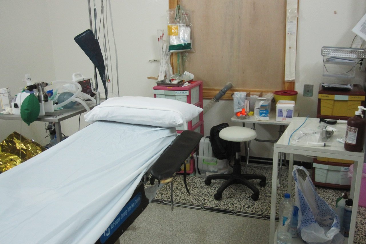 MSF a récemment mis en place un hôpital d’urgence qui assure des soins chirurgicaux vitaux dans le nord de la Syrie.