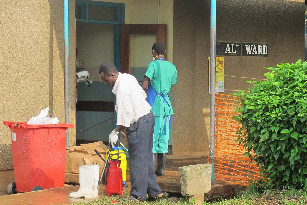 Une épidémie d’Ebola est officiellement considérée comme terminée quand il n’y a aucun nouveau cas confirmé dans un délai de 42 jours.