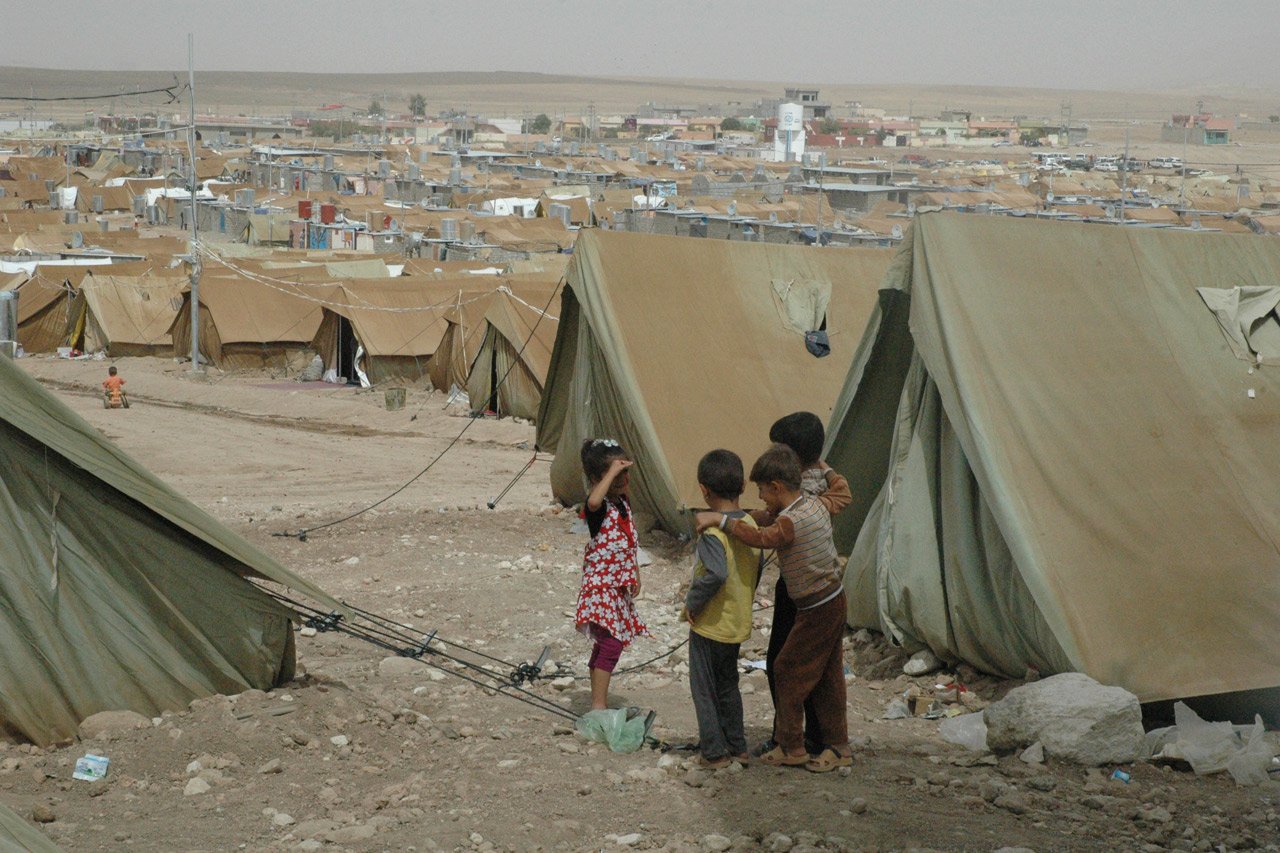 Avec plus de 1 000 personnes traversant chaque jour la frontière, le camp s'est rapidement trouvé surpeuplé.