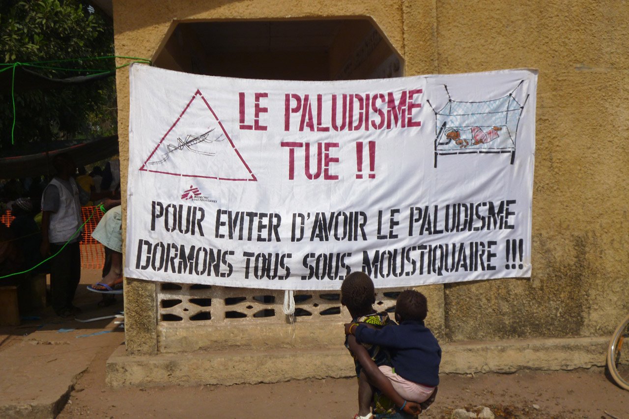 En 2012, MSF à traité 77 000 cas de paludisme dans la zone de Guéckédou, dont 23 000 ont été pris en charge par des agents de santé communautaire.