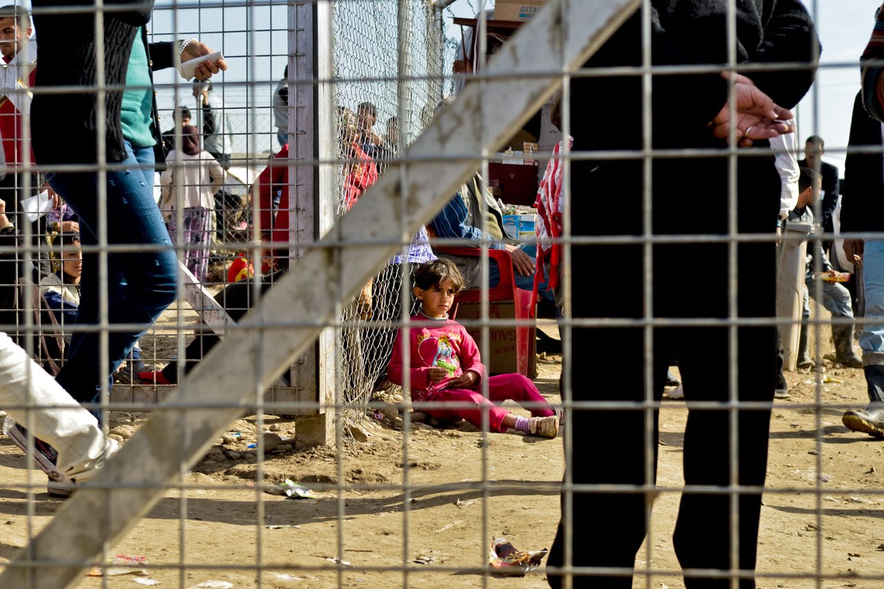 Deux ans après le début de la crise en Syrie, les civils continuent à fuir leur pays par dizaines de milliers.