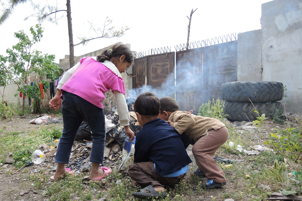 Enfants jouant dans le camp de réfugiés d'Ain el-Helweh, Liban.
