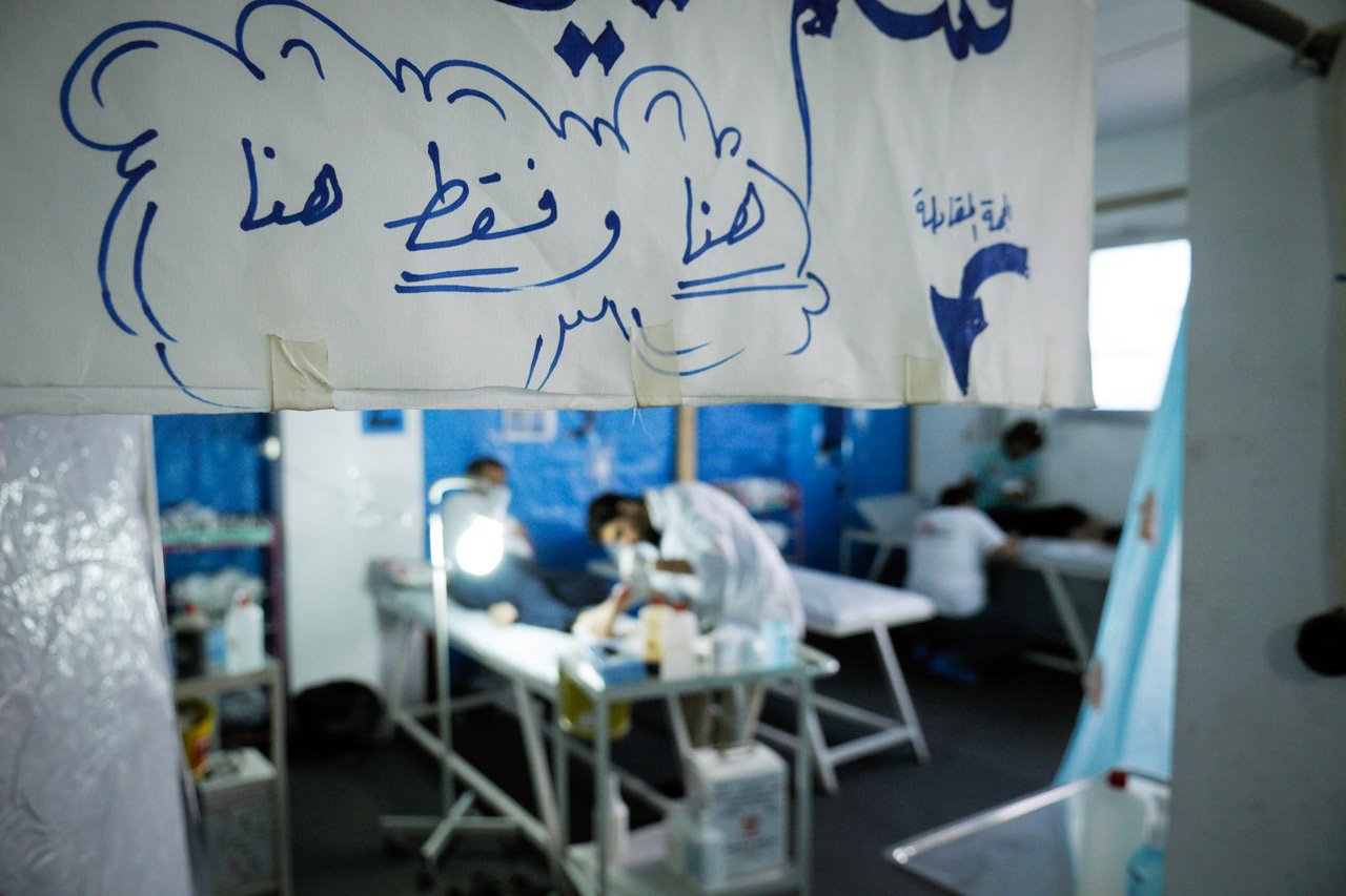 Changement de pansement dans un hôpital de MSF en Syrie.