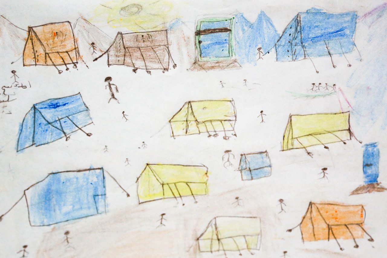 MSF propose des consultations avec l’enfant et un des membres de la famille et les encourage à s’exprimer à travers des dessins et des jeux.