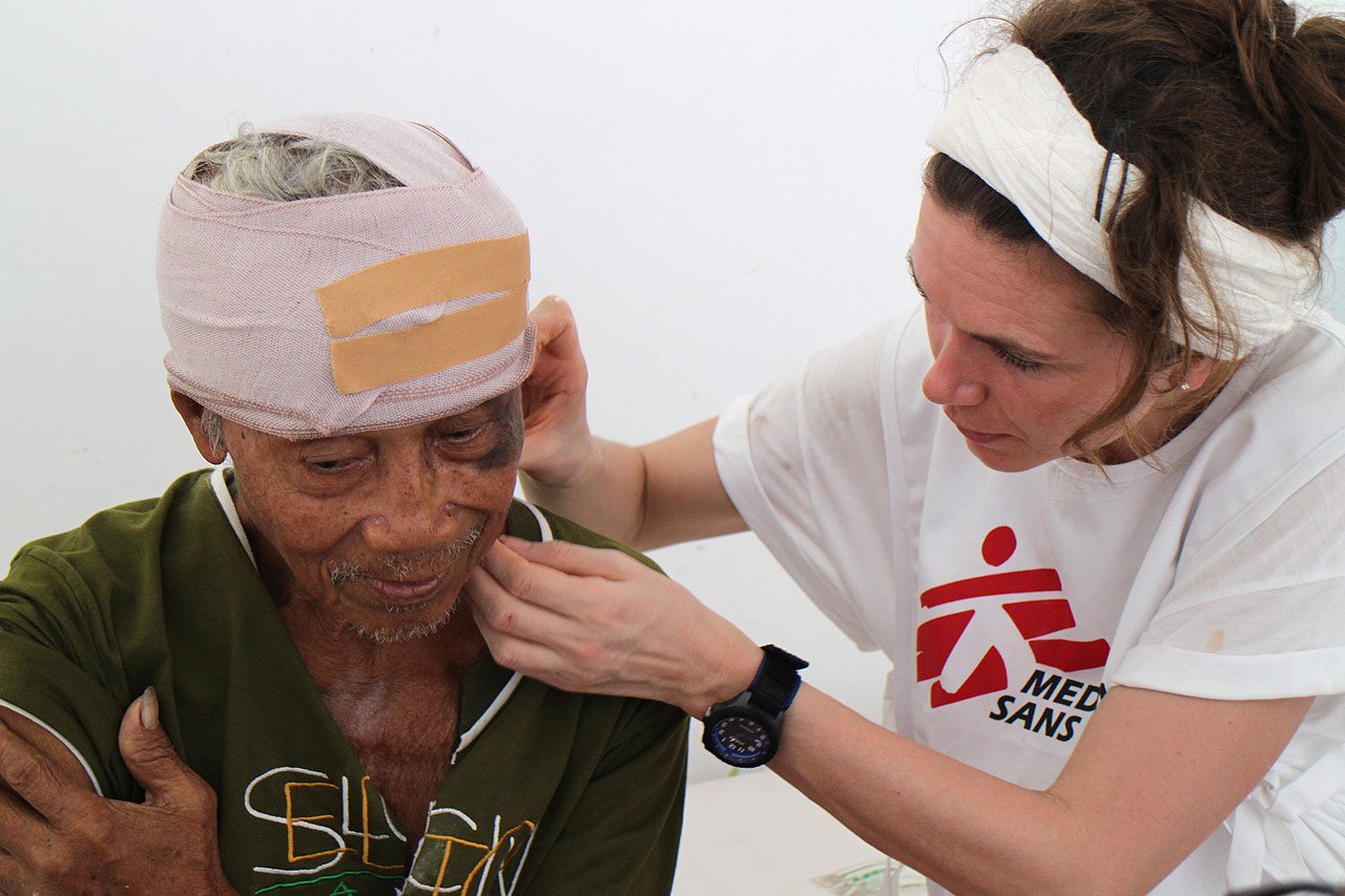 MSF a commencé sont support dans le centre de soin à Guiuan et accueil les premiers patients.