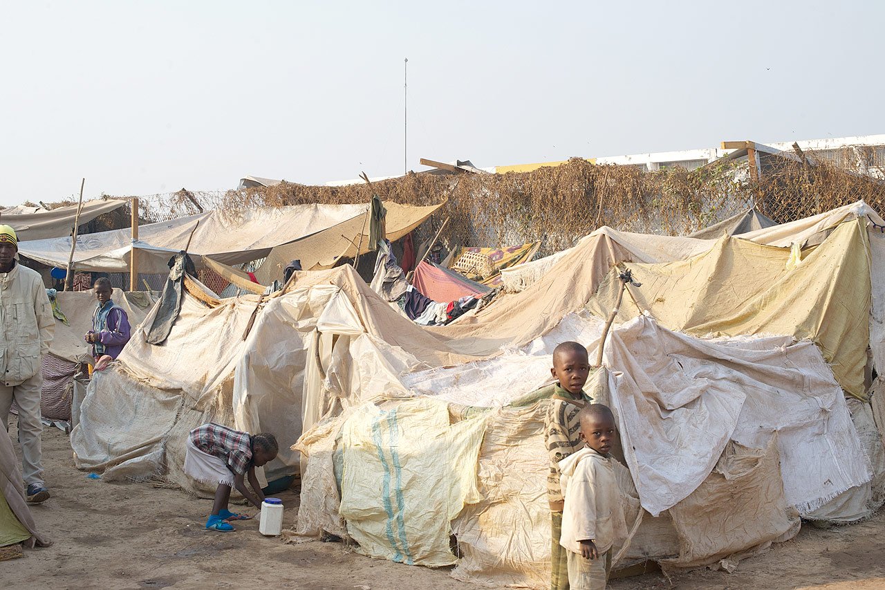 Près de 20% de la population est aujourd'hui déplacée et l'aide humanitaire apportée reste encore largement insuffisante.
