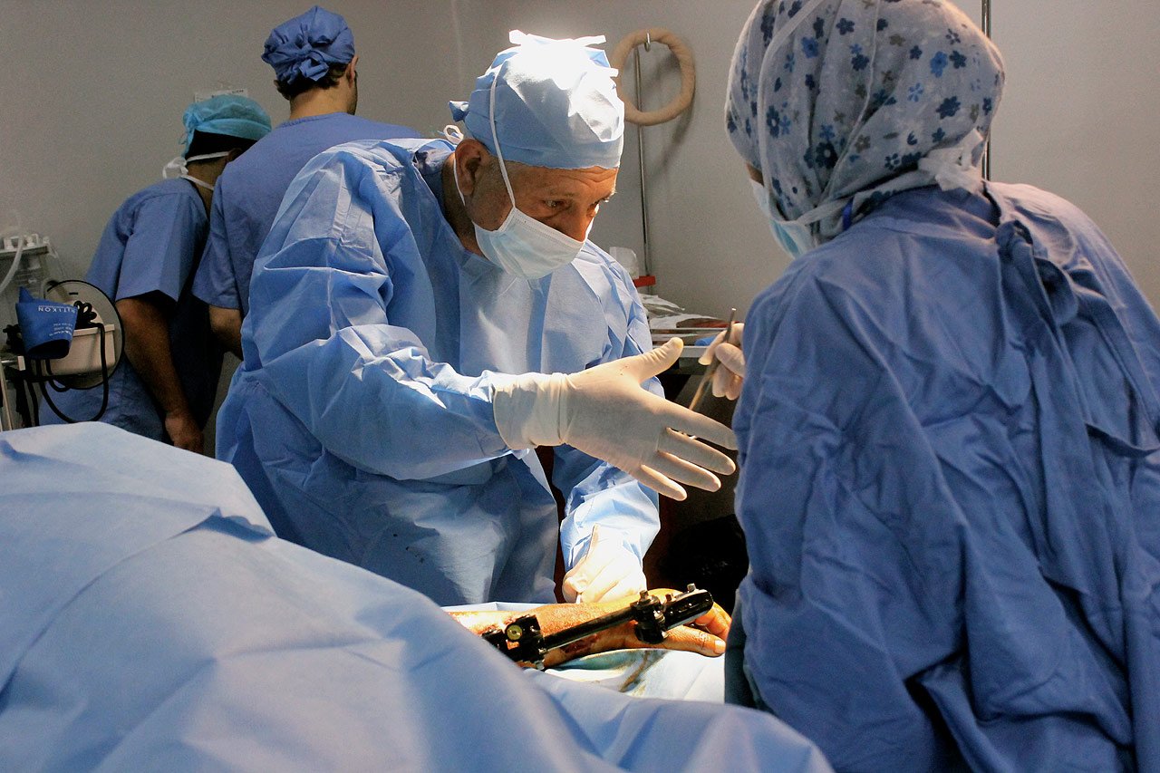 Des millions de Syriens s’en remettent à l’aide médicale limitée qui peut être offerte dans des structures de fortune.
